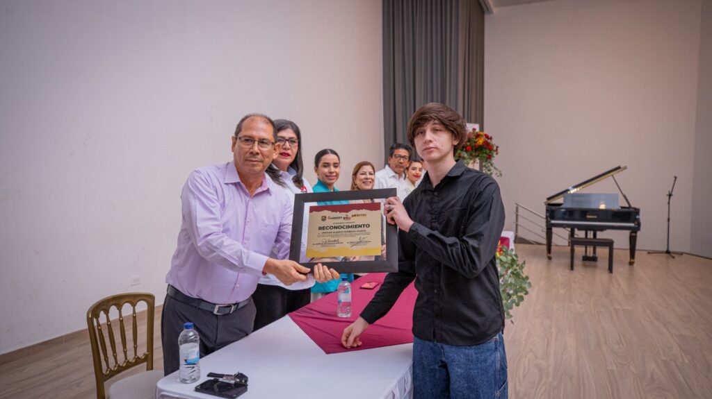 Premio al Mérito Juvenil