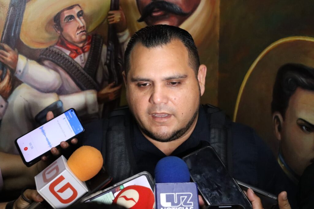 Privan de la libertad a tres en Mazatlán