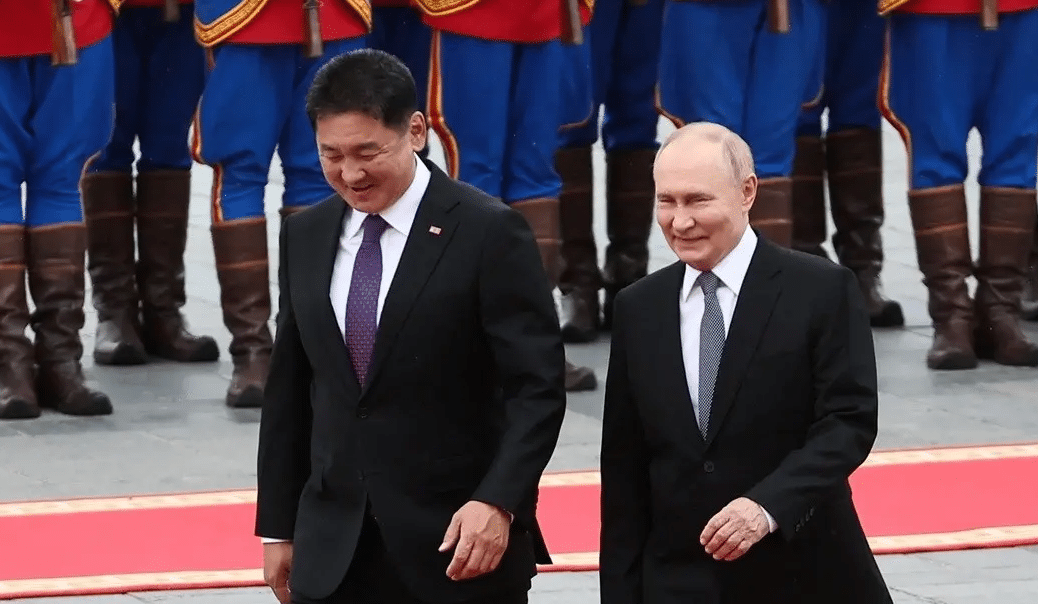El presidente de Mongolia recibe a Putin en la ciudad capital Ulán Bator