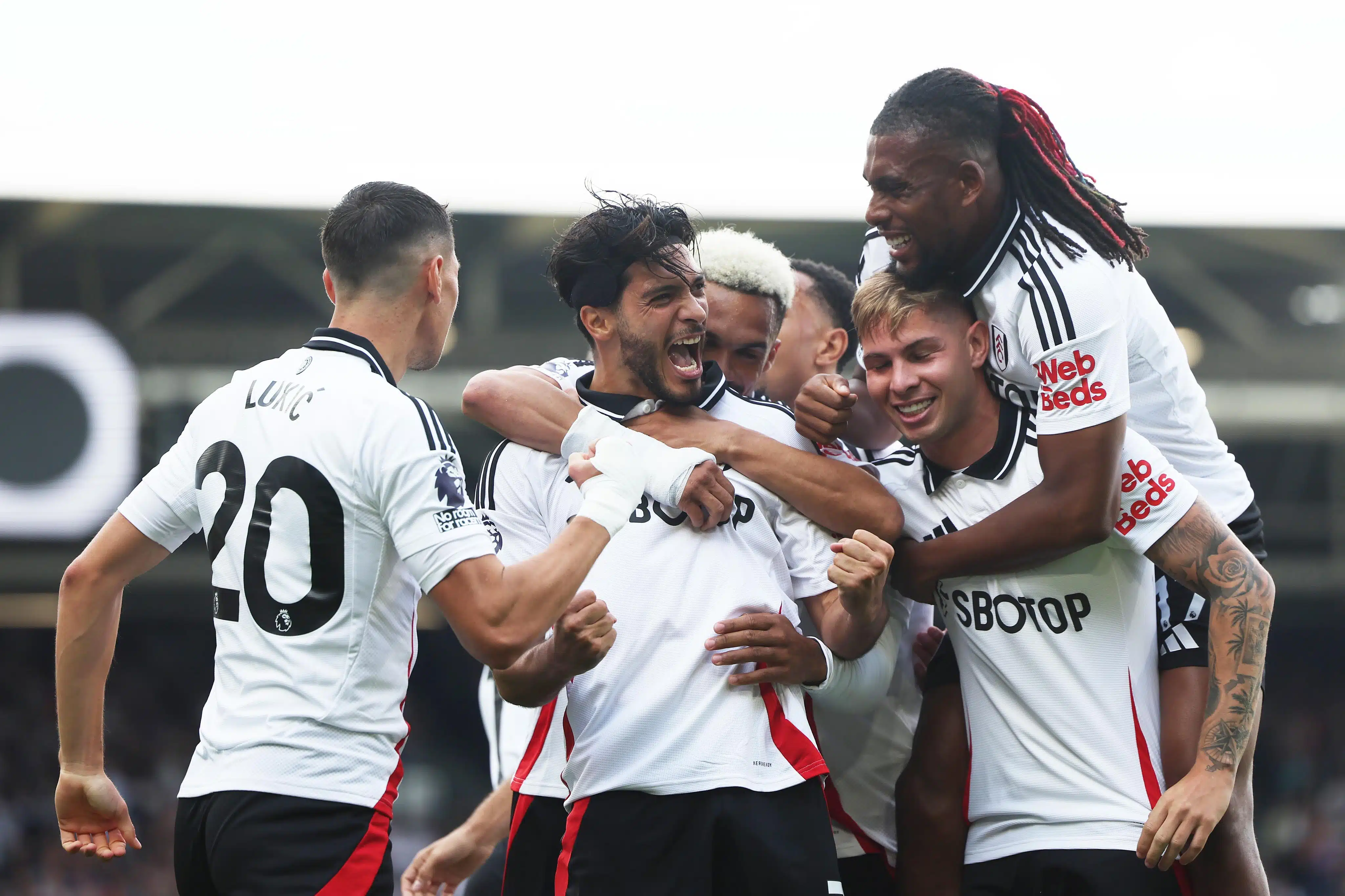 Raúl Jiménez anota en la victoria del Fulham ante el Newcastle