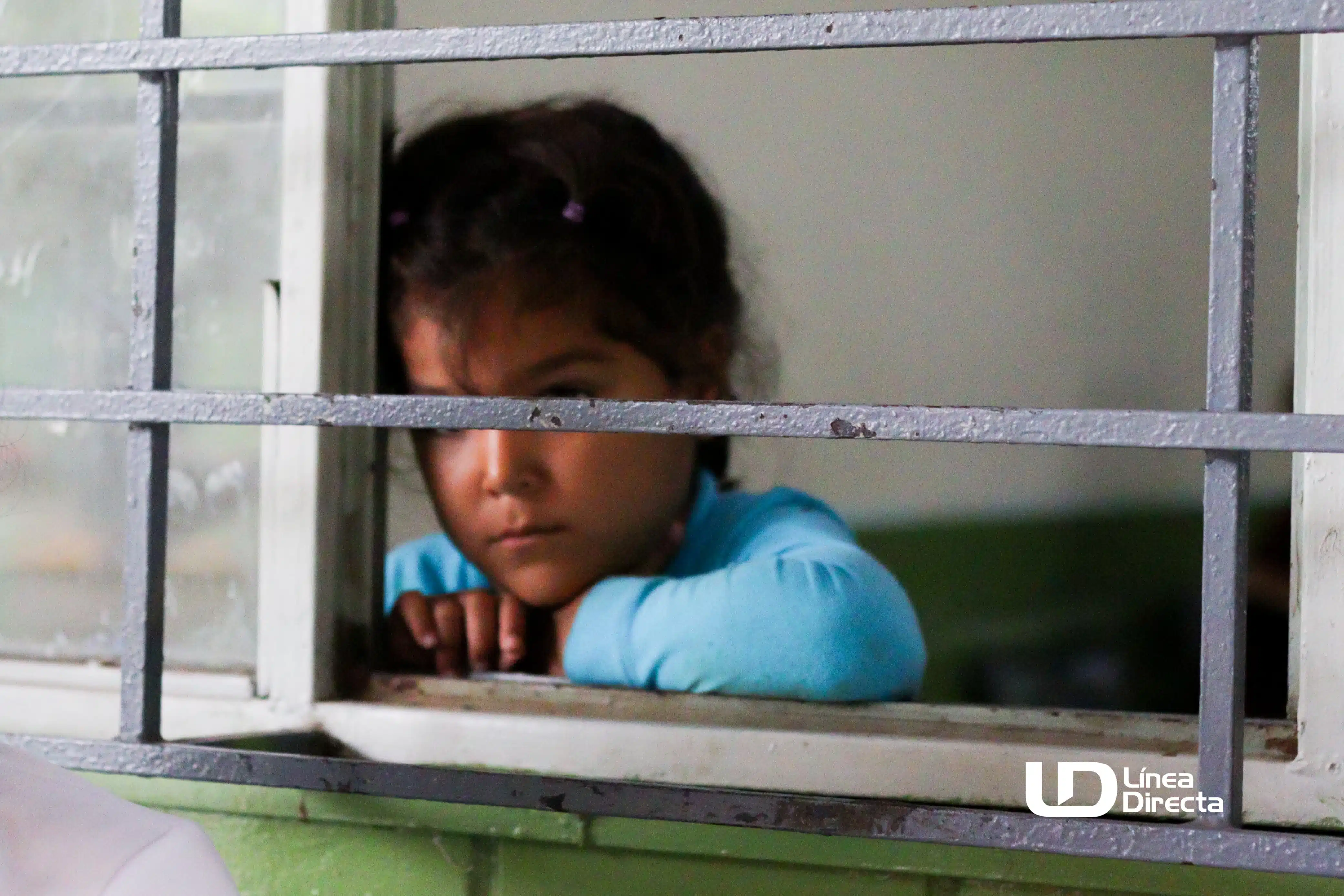 Refugiados de La Guamuchilera en el albergue temporal habilitado por la tormenta tropical Ileana.