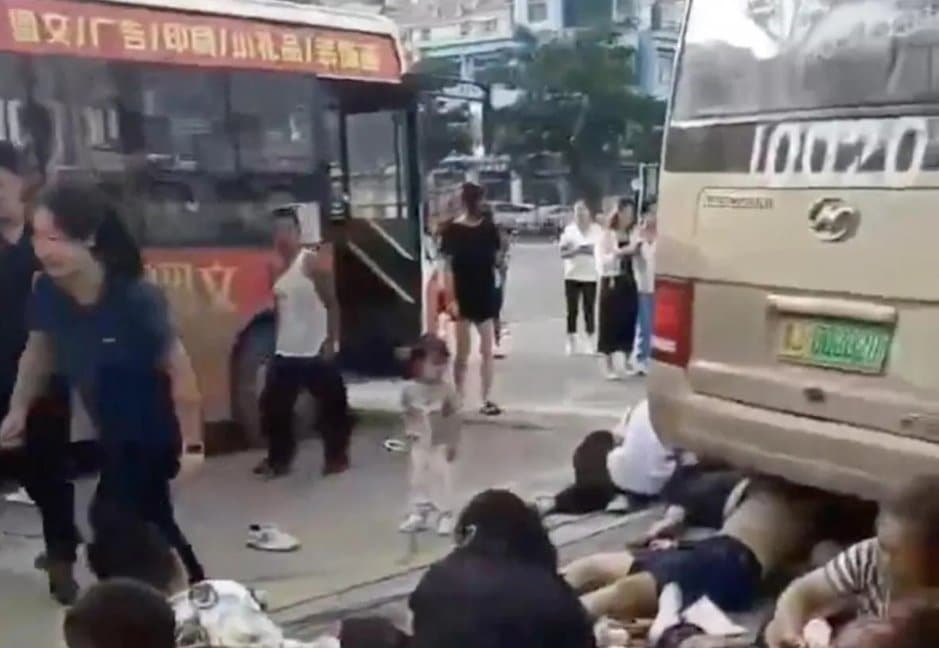 Reportan 11 muertos en China tras accidente que involucra un autobús escolar