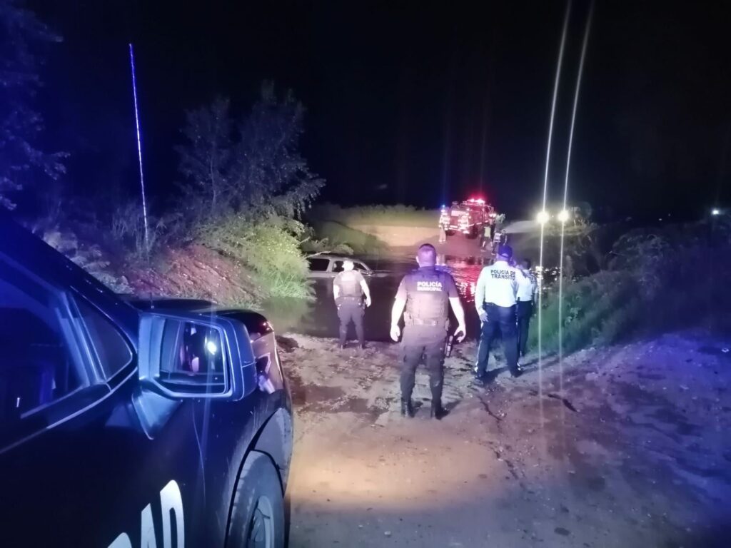 Policía Municipal en el lugar donde se realizó el rescate.