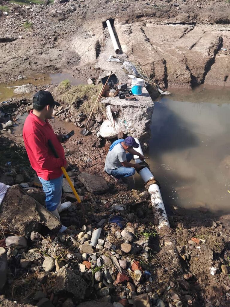 Restablecen el suministro de agua en Guamúchil tras reparar la línea principal