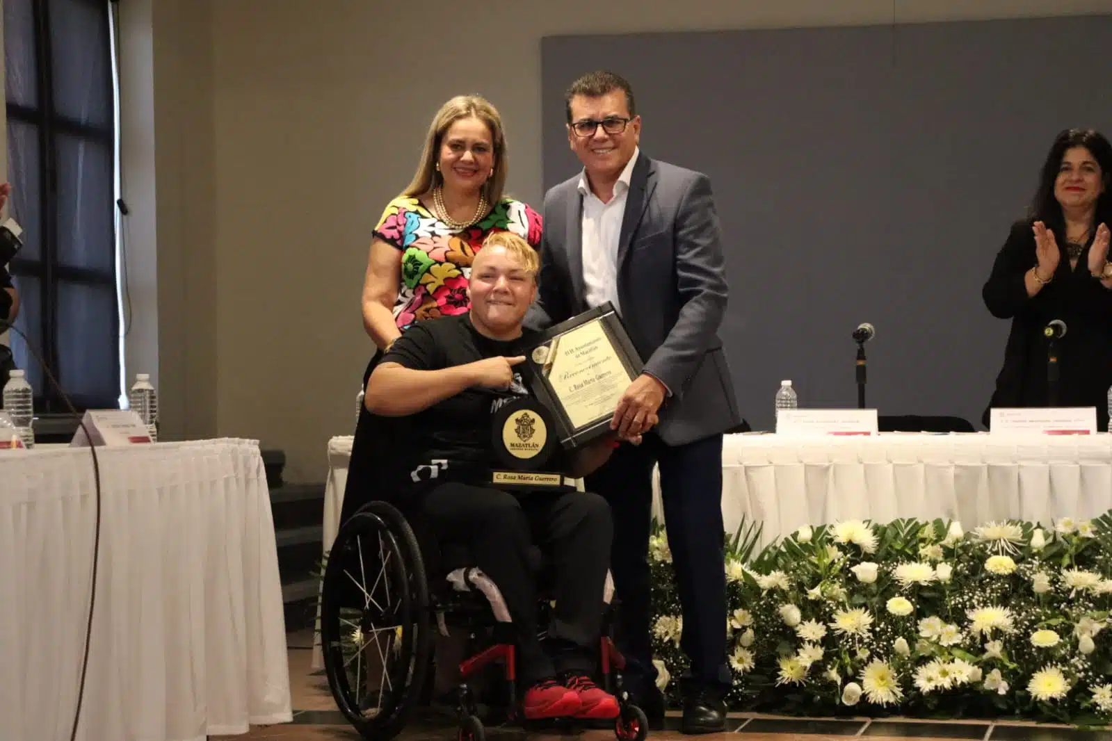 Rosa María Guerrero recibe homenaje en sesión solemne