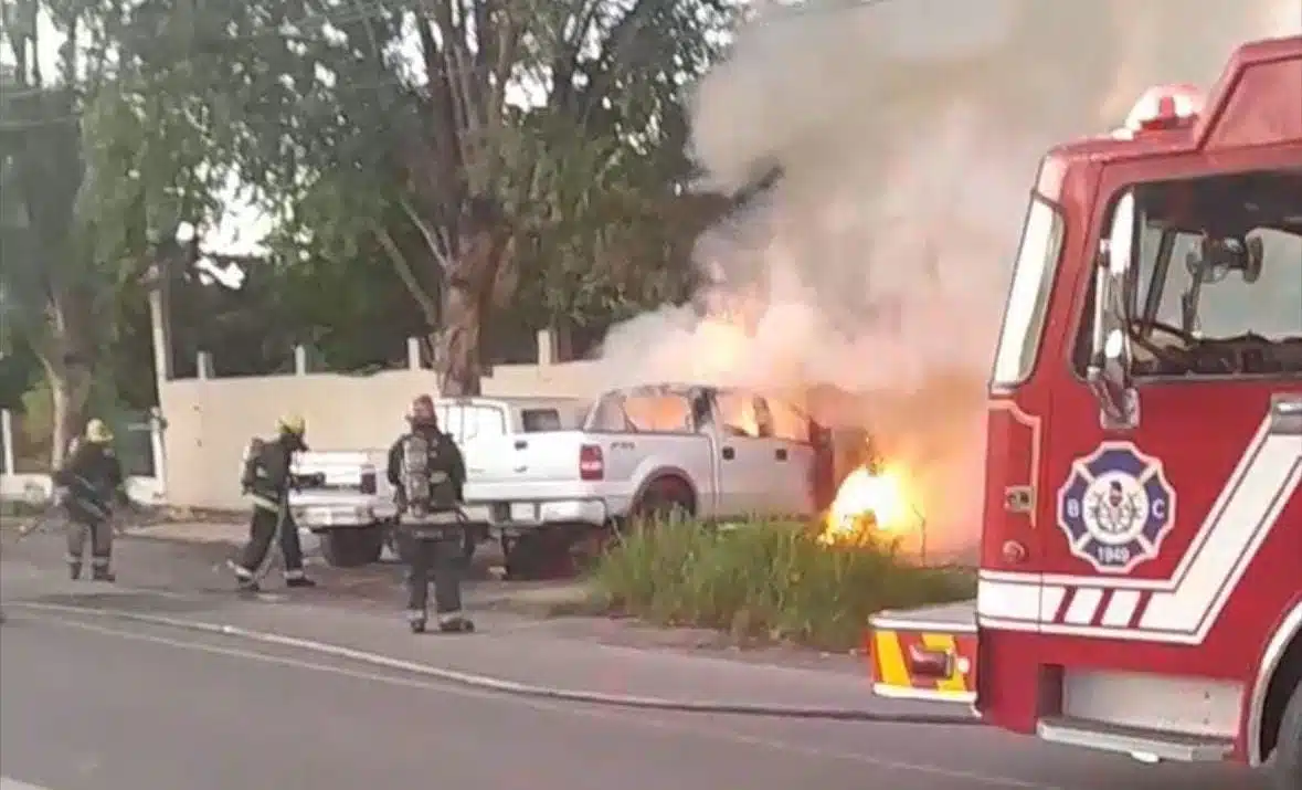 Se quema camioneta en Bacurimí, Culiacán