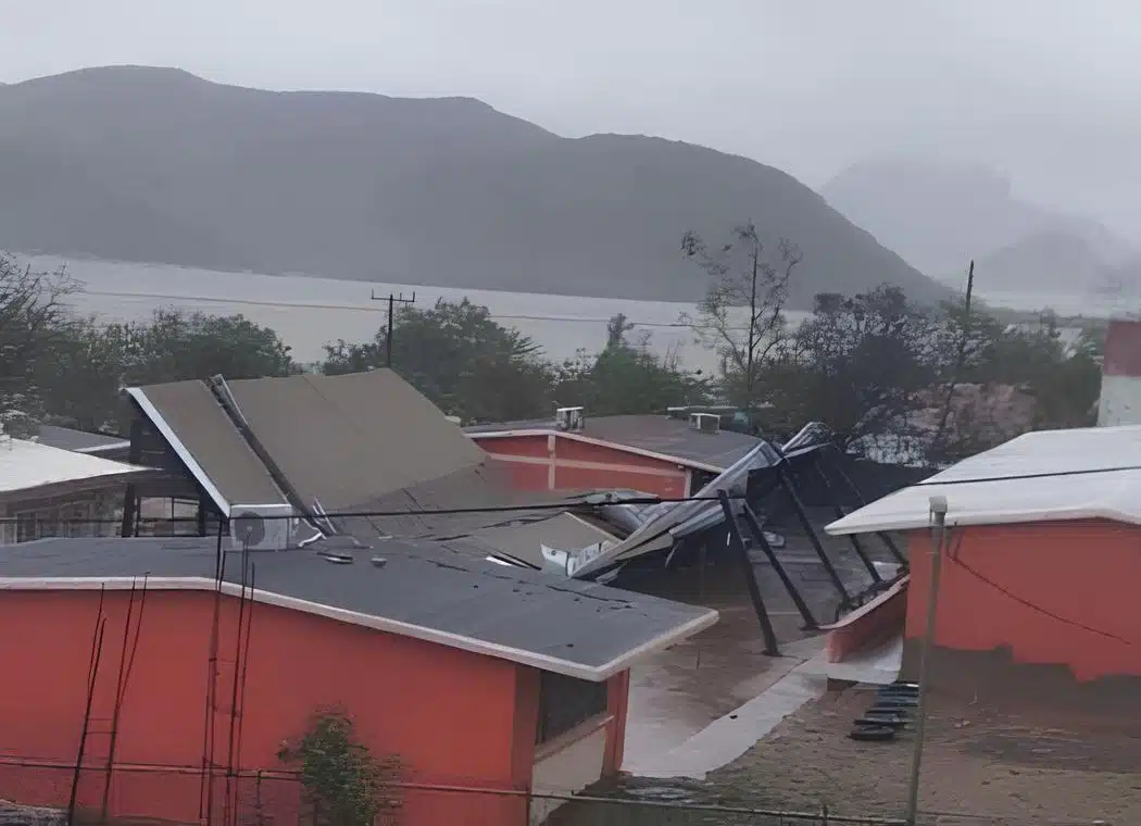 Techo colapsado en escuela de Guasave