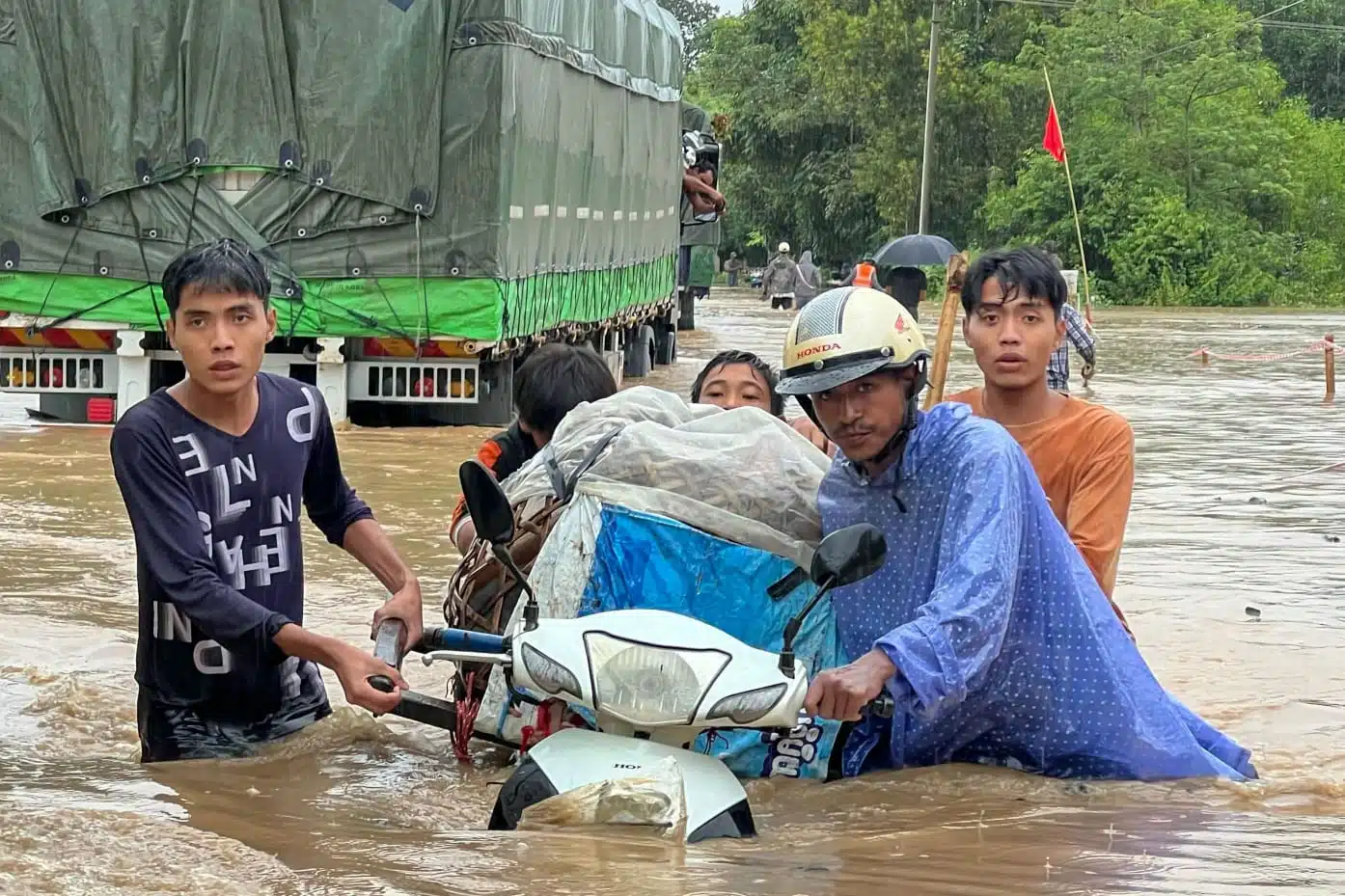 Tifón Yagi deja más de 230 víctimas mortales y millones de damnificados en Asia