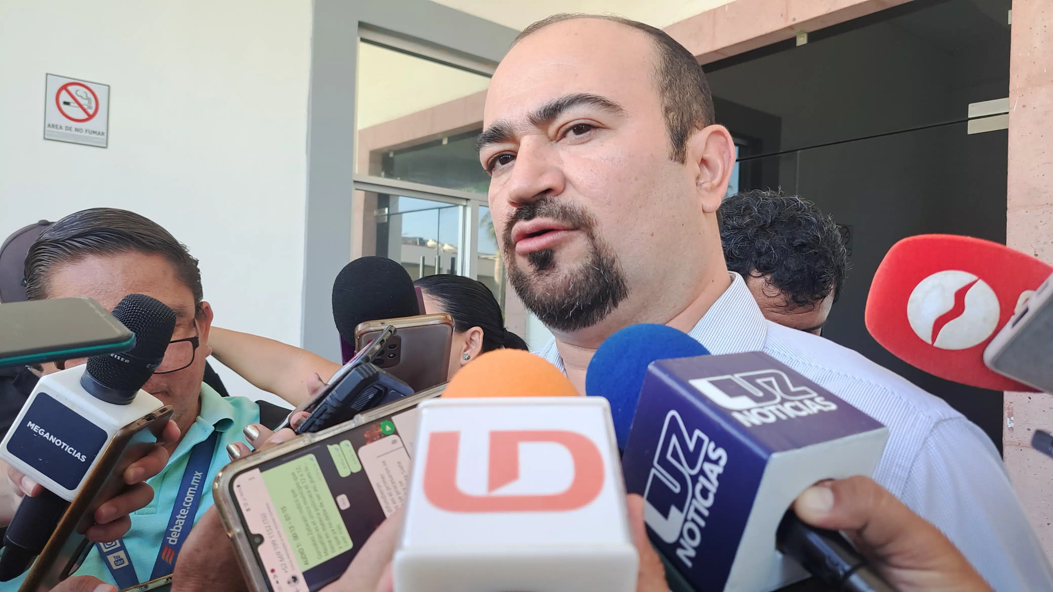 El vicefiscal de la zona sur habla con la prensa de Sinaloa