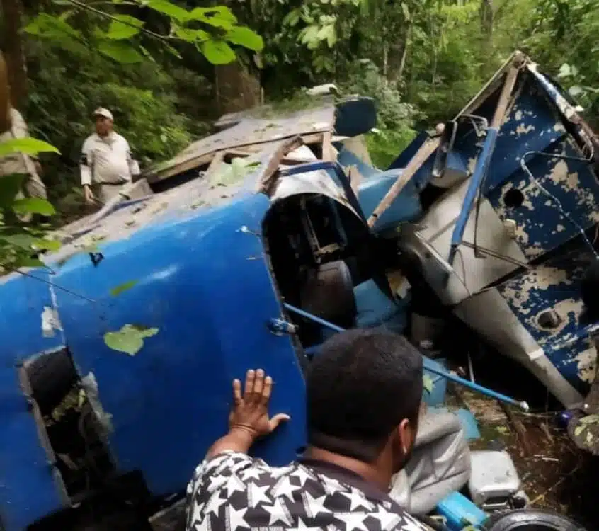 Vuelca autobús de un equipo de futbol infantil en Venezuela; hay cinco fallecidos