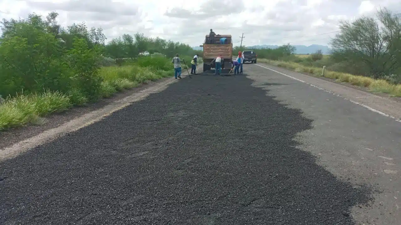 Jaime Romero Barrera, secretario de Obras Públicas, comentó que el compromiso de la SCT es reconstruir la vialidad una vez pase la temporada lluvias.