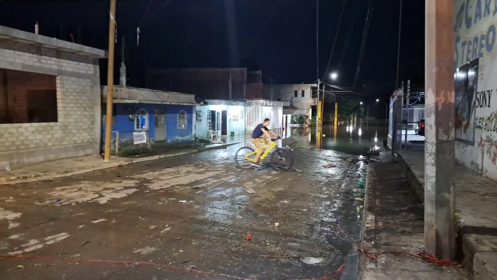 Aunque los niveles del río siguen siendo altos en algunas áreas, la disminución paulatina ofrece esperanza para las zonas afectadas