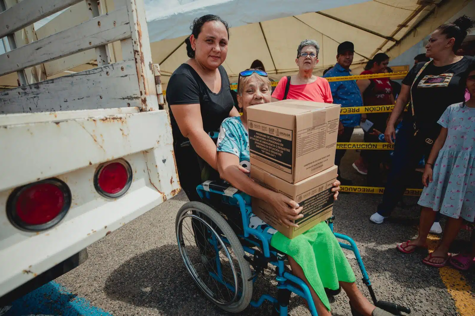 Son más de 10 mil despensas las entregadas a familias de colonias y comunidades de Culiacán y a músicos