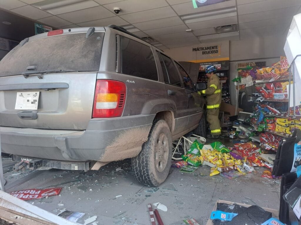 Choque en tienda de conveniencia