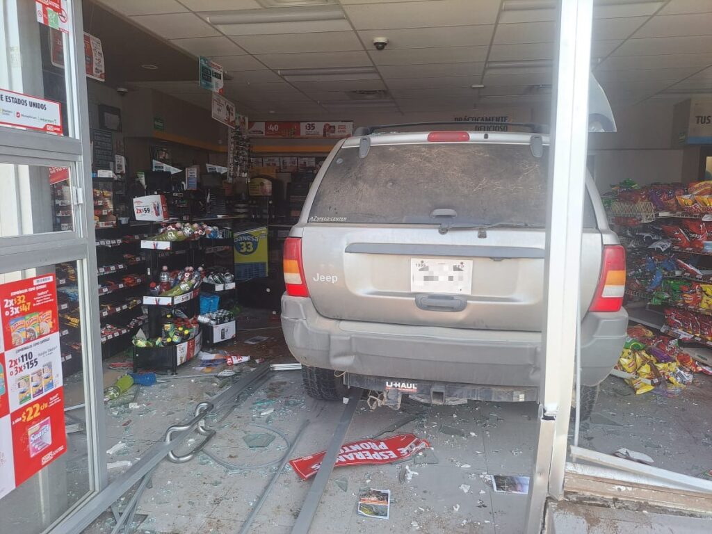 Choque en tienda de conveniencia