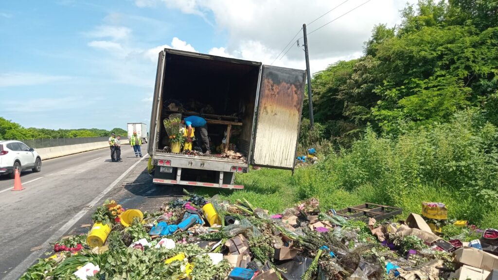 Choque de tráiler por la Mazatlán-Culiacán