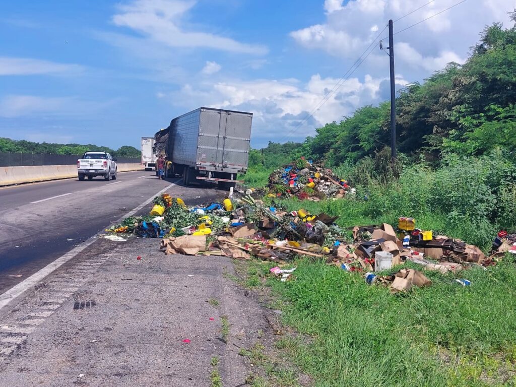 Choque de tráiler por la Mazatlán-Culiacán