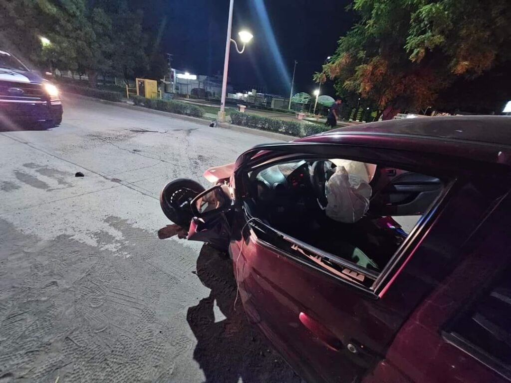 Choque en la avenida Pérez Escobosa en Mazatlán