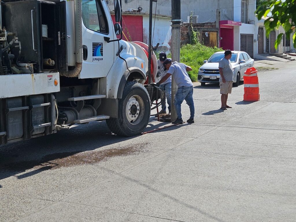 Obra en fraccionamiento Gaviotas