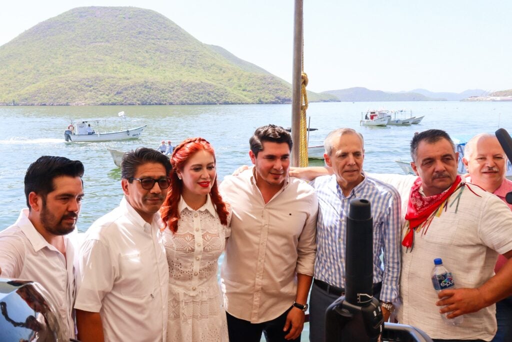 Pescadores de Topo reciben motores marinos y agradecen apoyos