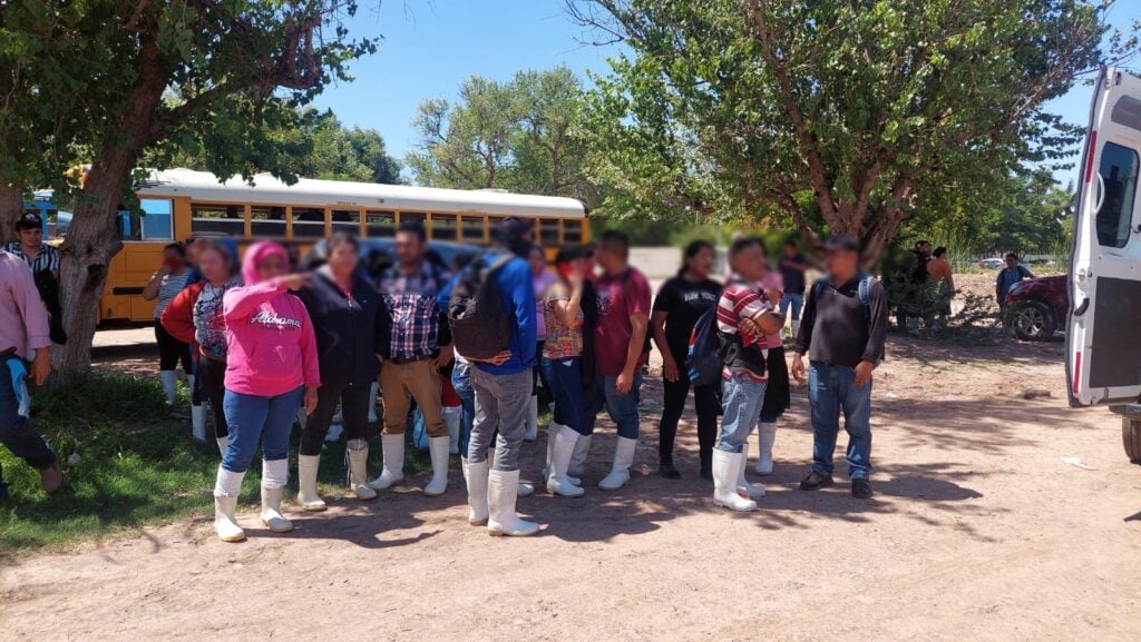 trabajadores evacuados del lugar