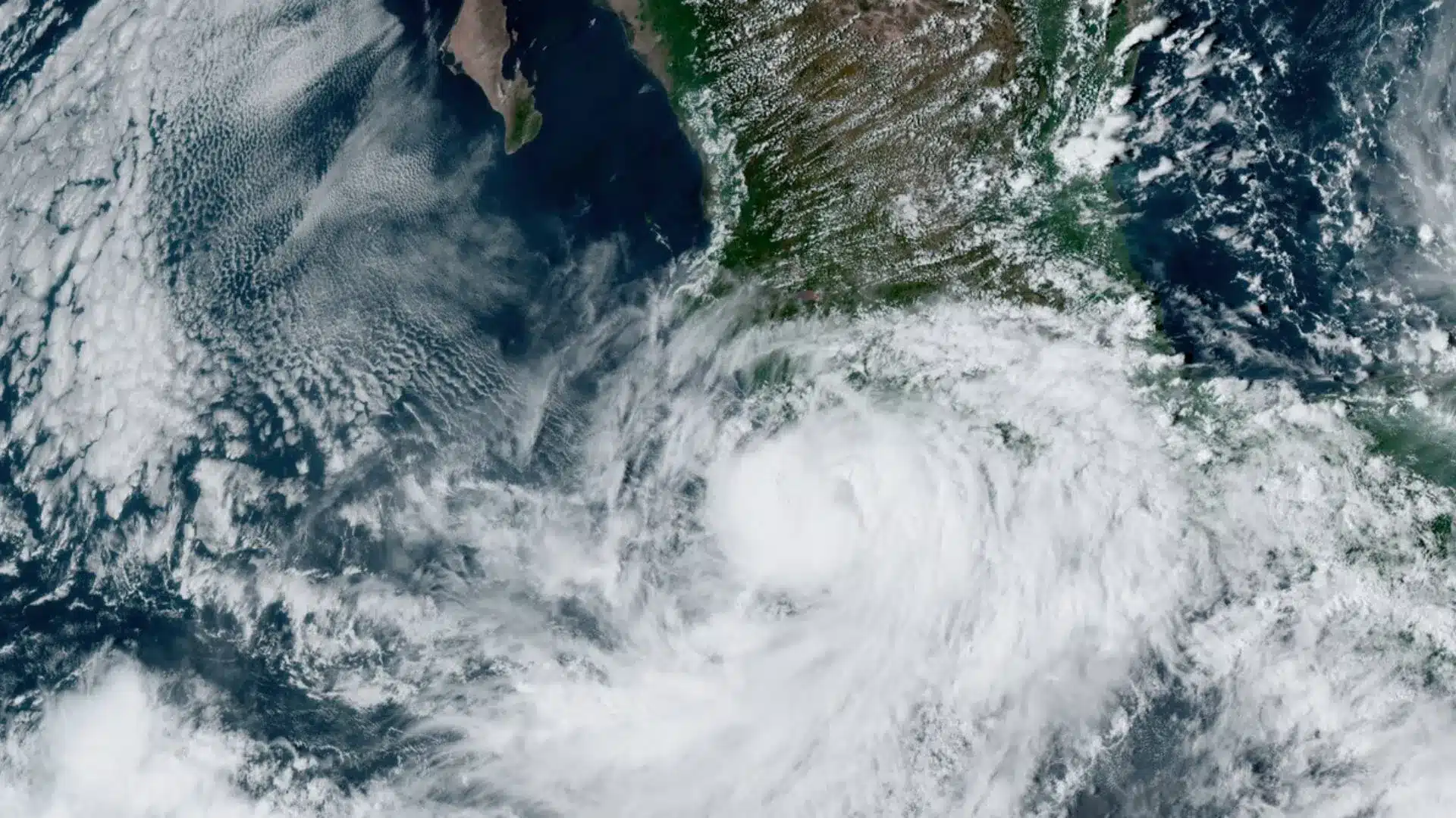 Nubosidad del huracán John