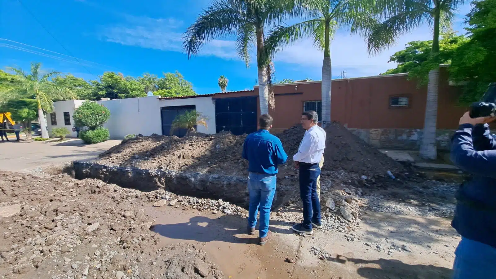 Obra de drenaje sanitario en Guasave