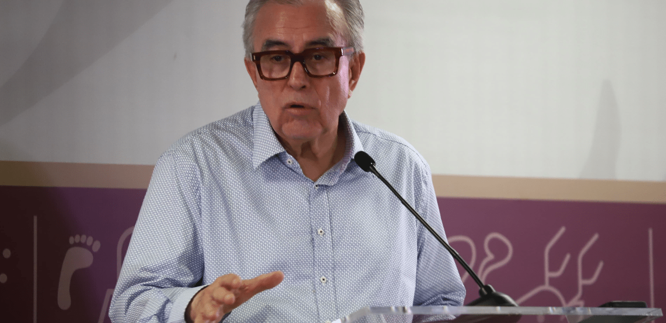 El gobernador de Sinaloa durante una conferencia de prensa