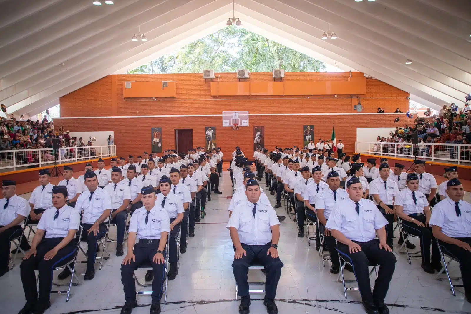 Estudiantes de la Unipol