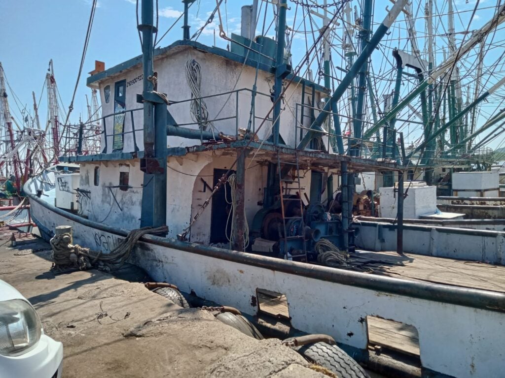 300 embarcaciones camaroneras se quedan en muelle por falta de apoyos en Mazatlán