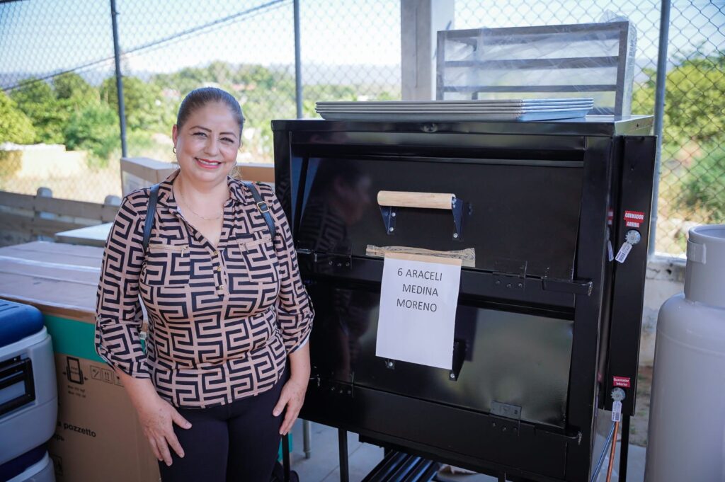 70 familias de más de 30 comunidades de Badiraguato reciben equipamientos productivos