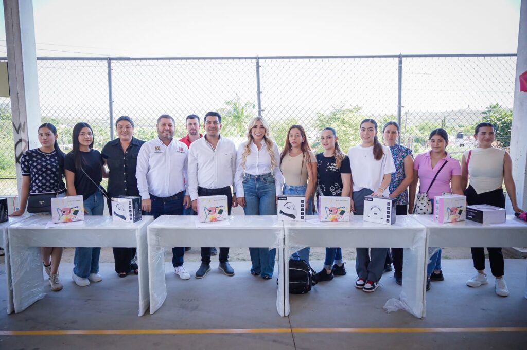 70 familias de más de 30 comunidades de Badiraguato reciben equipamientos productivos