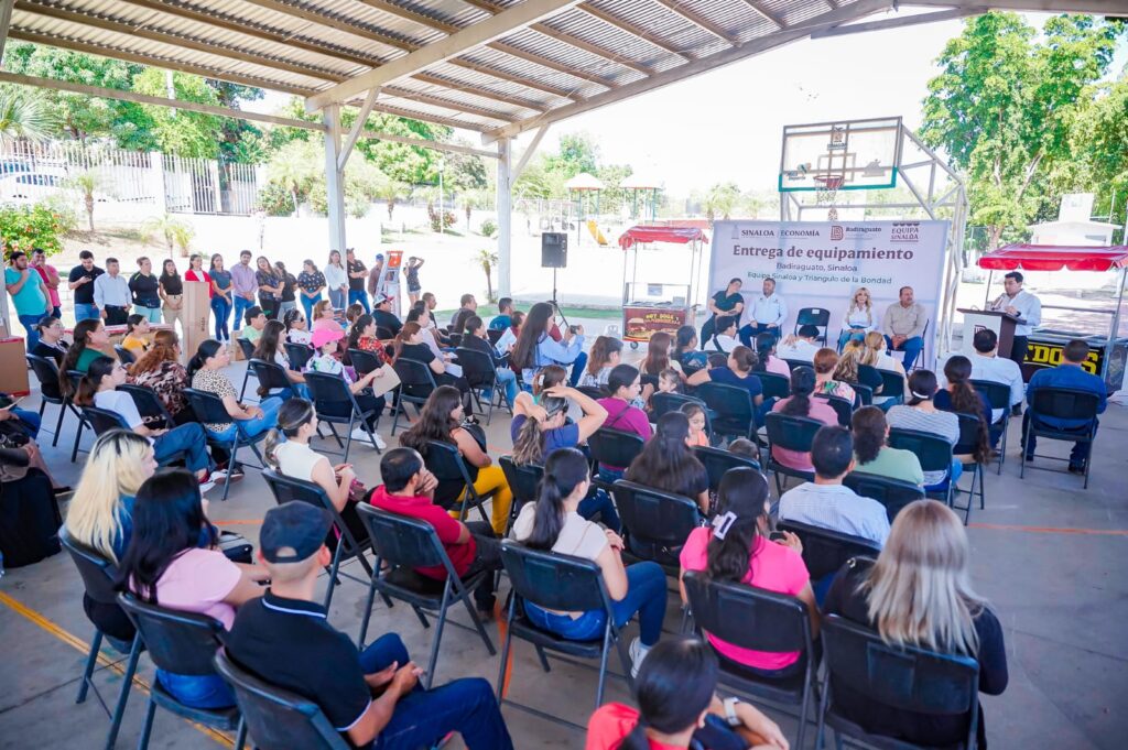 70 familias de más de 30 comunidades de Badiraguato reciben equipamientos productivos