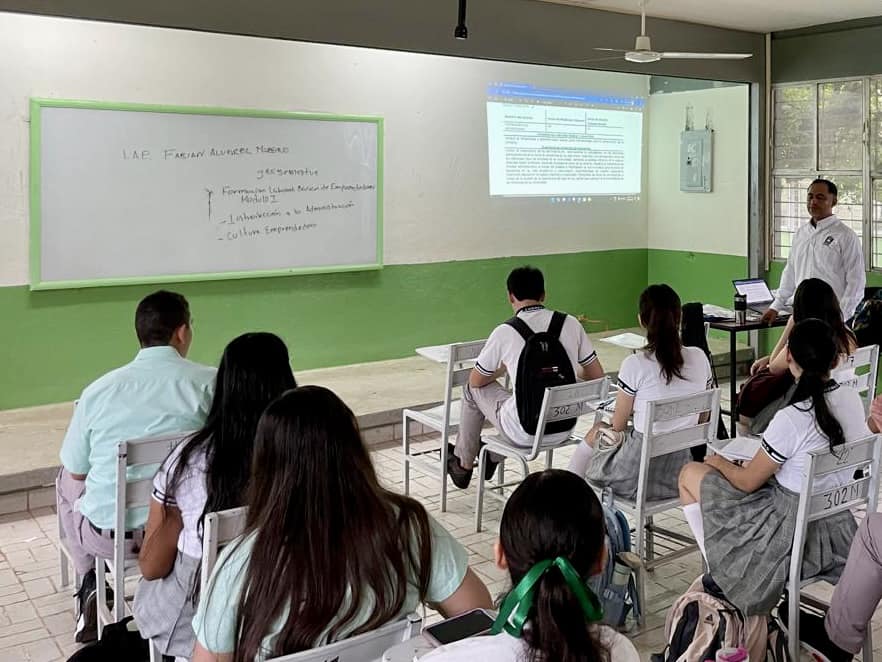 El Colegio de Bachilleres del Estado de Sinaloa crea una estrategia de facilitación de inscripción a los alumnos para evitar que pierdan clases, además condonarán aportación voluntaria