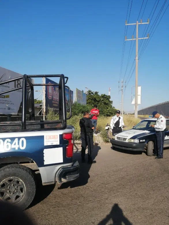 Colisión entre vehículo y motocicleta deja como saldo a persona herida, en Guasave