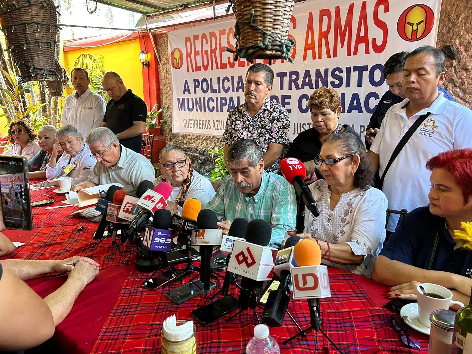 Activistas, defensores de derechos humanos, comerciantes y buscadoras piden reunión con Rocha