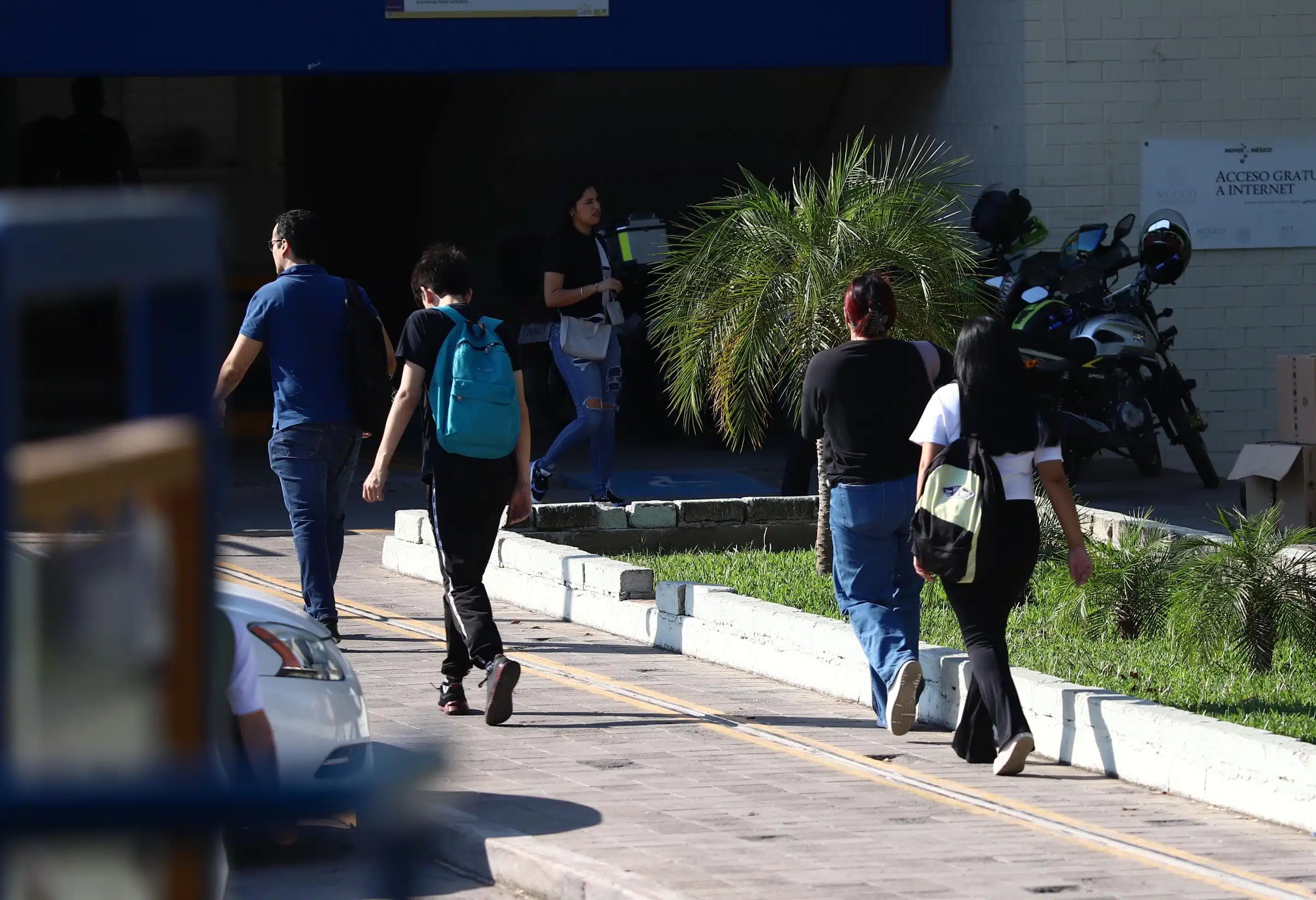 Estudiantes entran UAS para continuar con sus clases