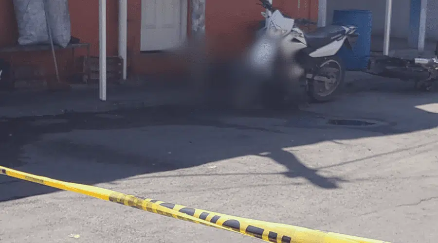 Asesinan a balazos a un motociclista