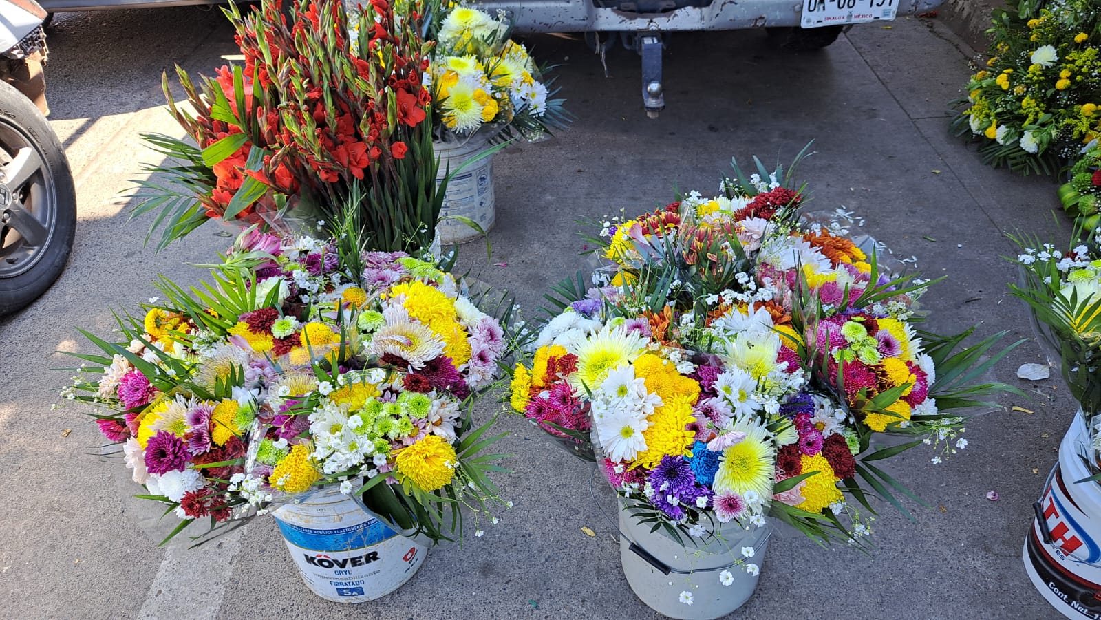 Aumenta 20 pesos la docena de flores para el Día de Muertos en Salvador Alvarado