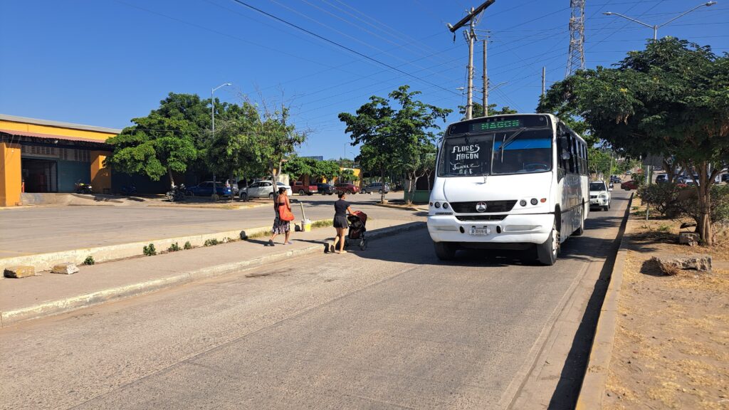 CAMIÓN URBANO EN MAZATLÁN3