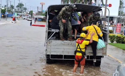 Ayuda a población inundada de Guerrero