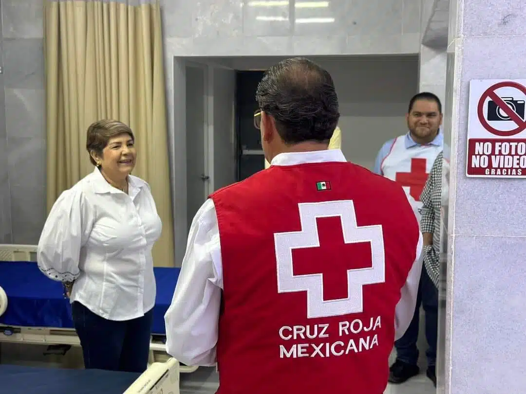 Recorrido de la alcaldesa electa Cecilia Ramírez en la Cruz Roja Mexicana de Guasave.