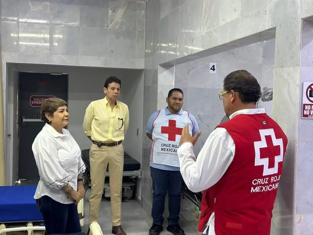 Recorrido de la alcaldesa electa Cecilia Ramírez en la Cruz Roja Mexicana de Guasave.