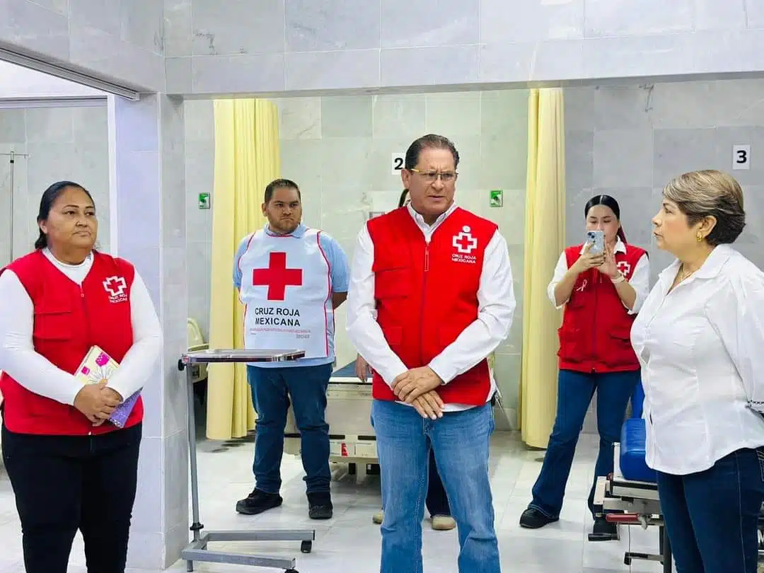 Recorrido de la alcaldesa electa Cecilia Ramírez en la Cruz Roja Mexicana de Guasave.