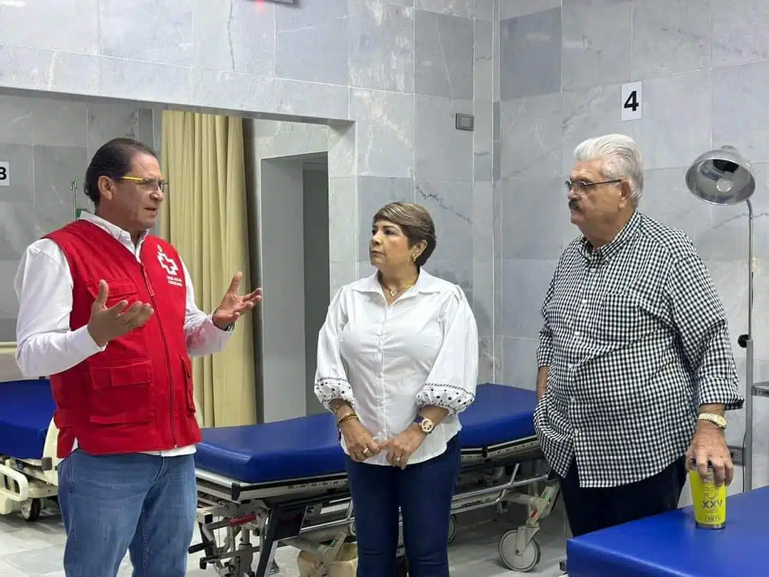 Recorrido de la alcaldesa electa Cecilia Ramírez en la Cruz Roja Mexicana de Guasave.