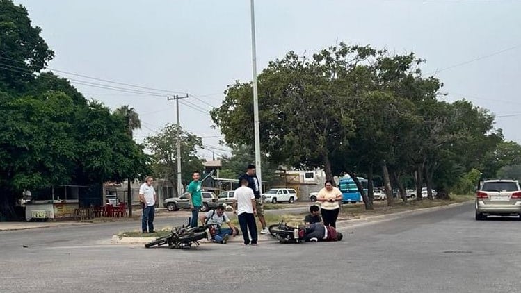 Tres personas terminan en el suelo tras choque