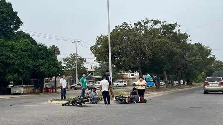 Tres personas terminan en el suelo tras choque