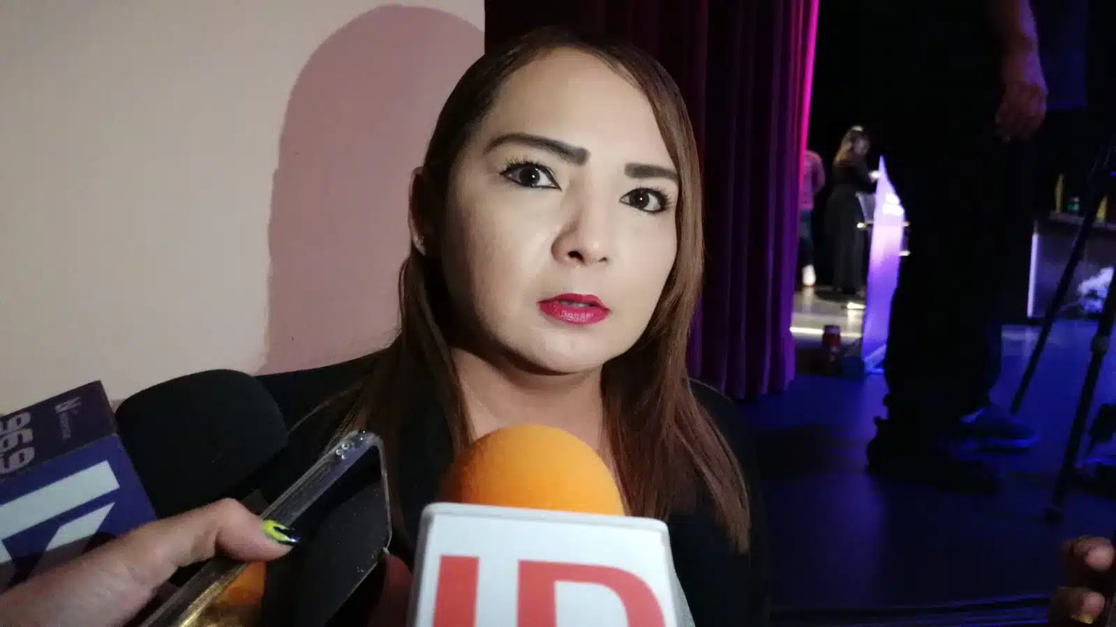 Claudia Zulema Sánchez habla con la prensa de Sinaloa