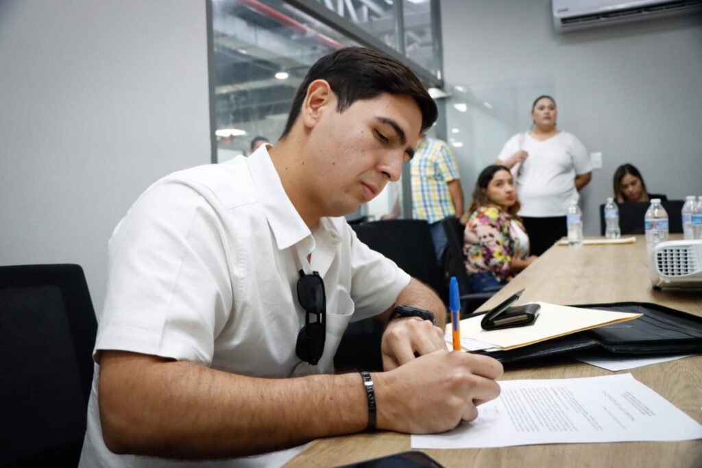 Docente de Cobaes en la Asignación de Plazas Docentes del Proceso de Admisión en Educación Media Superior.