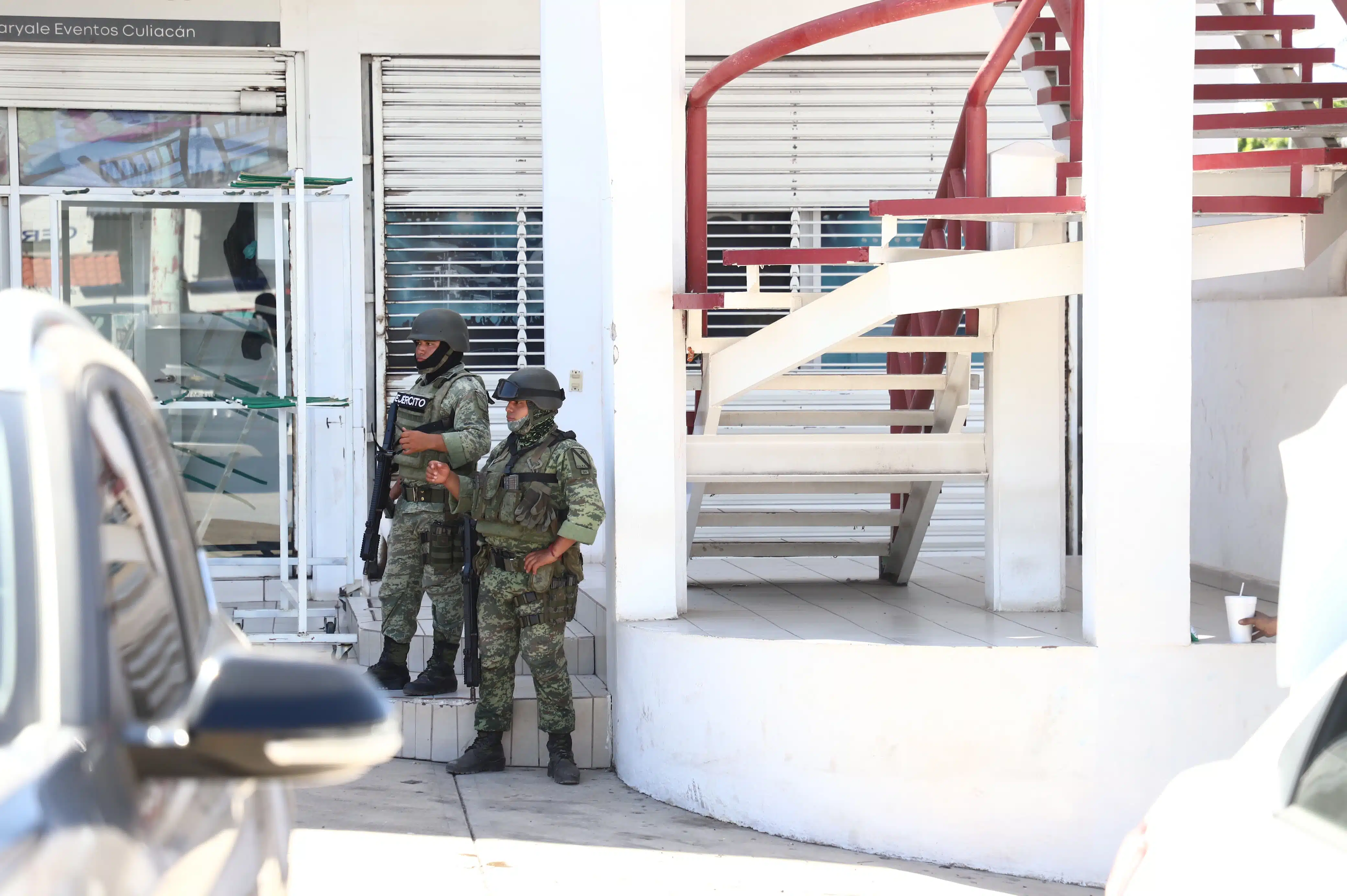 Comerciantes de plaza de Culiacán desalojan sus locales tras presunta amenaza de delincuentes